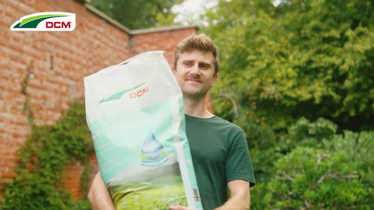 Video: DCM Gazonvoeding Aqua Balance beschermt het gazon bij droogte en wateroverlast