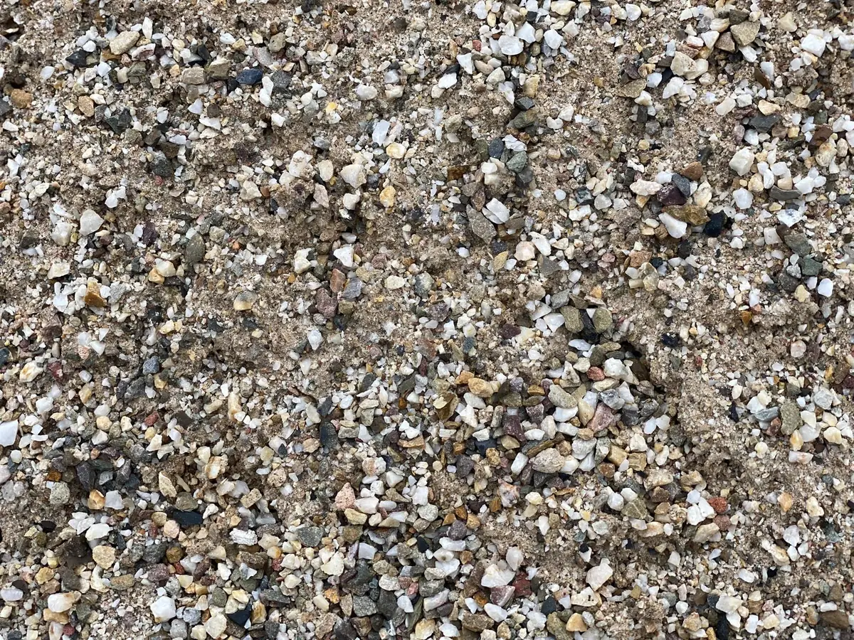 Padvast halfverharding 0-6 mm van dichtbij: de korrelvorm en kleur in detail