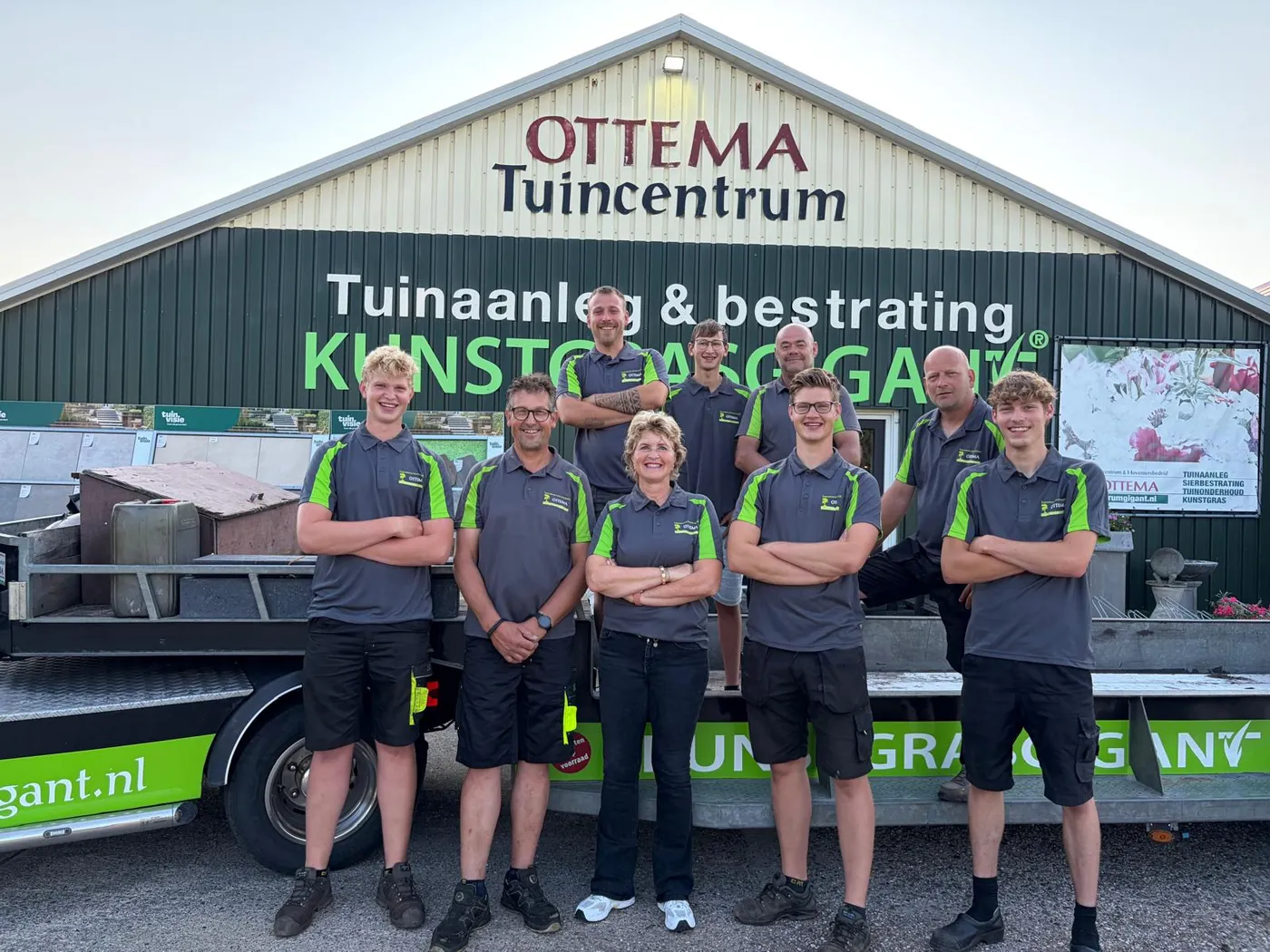 Het team van Tuincentrum Ottema voor de vestiging in Marum