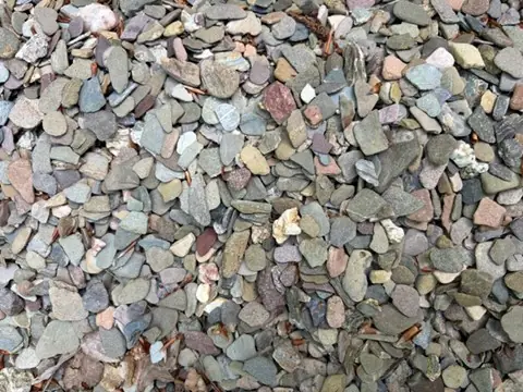 Flachkorn split 8-16 mm van dichtbij: de korrelvorm en kleur in detail