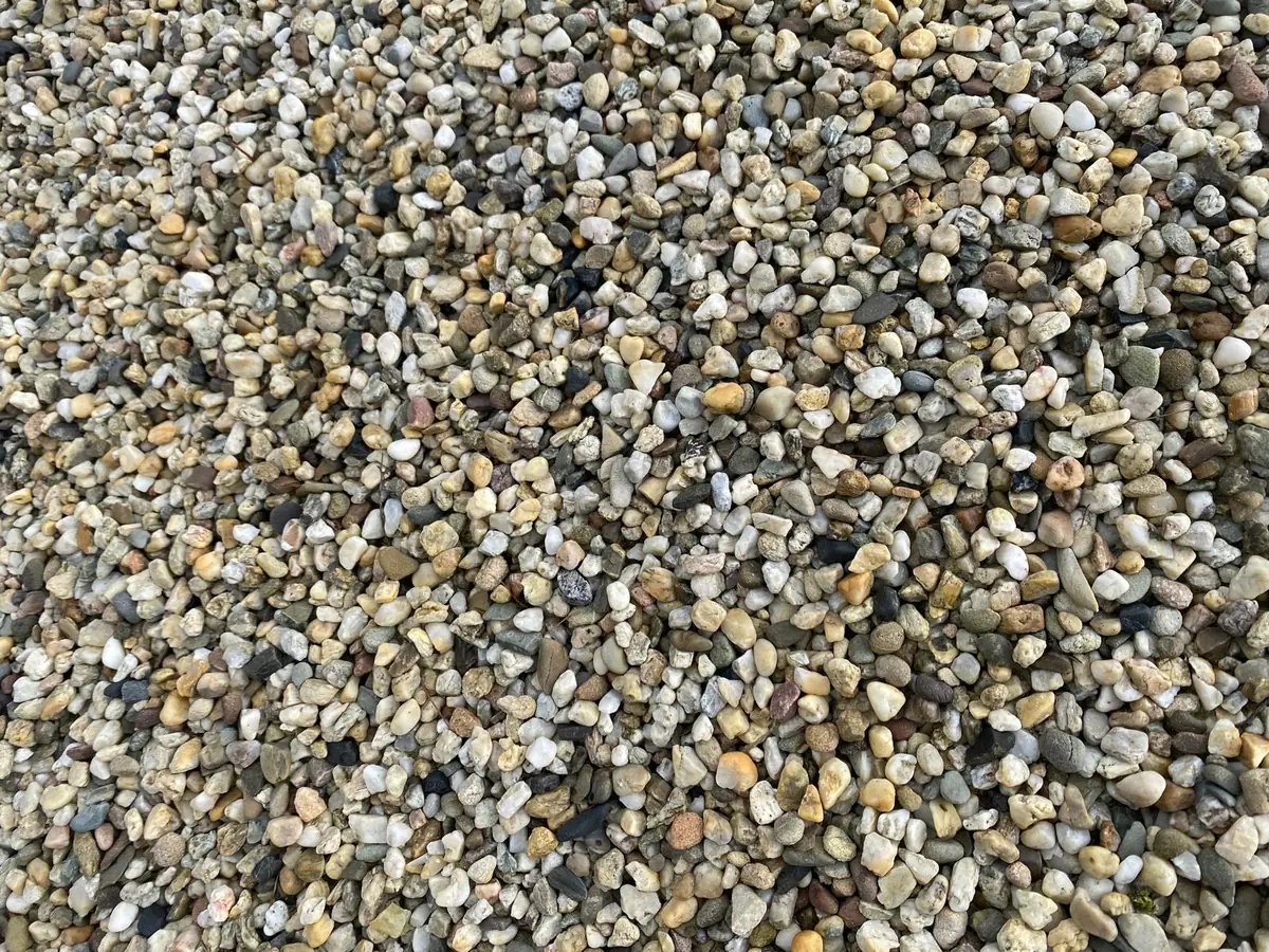 Parelgrind 4-8 mm van dichtbij: de korrelvorm en kleur in detail